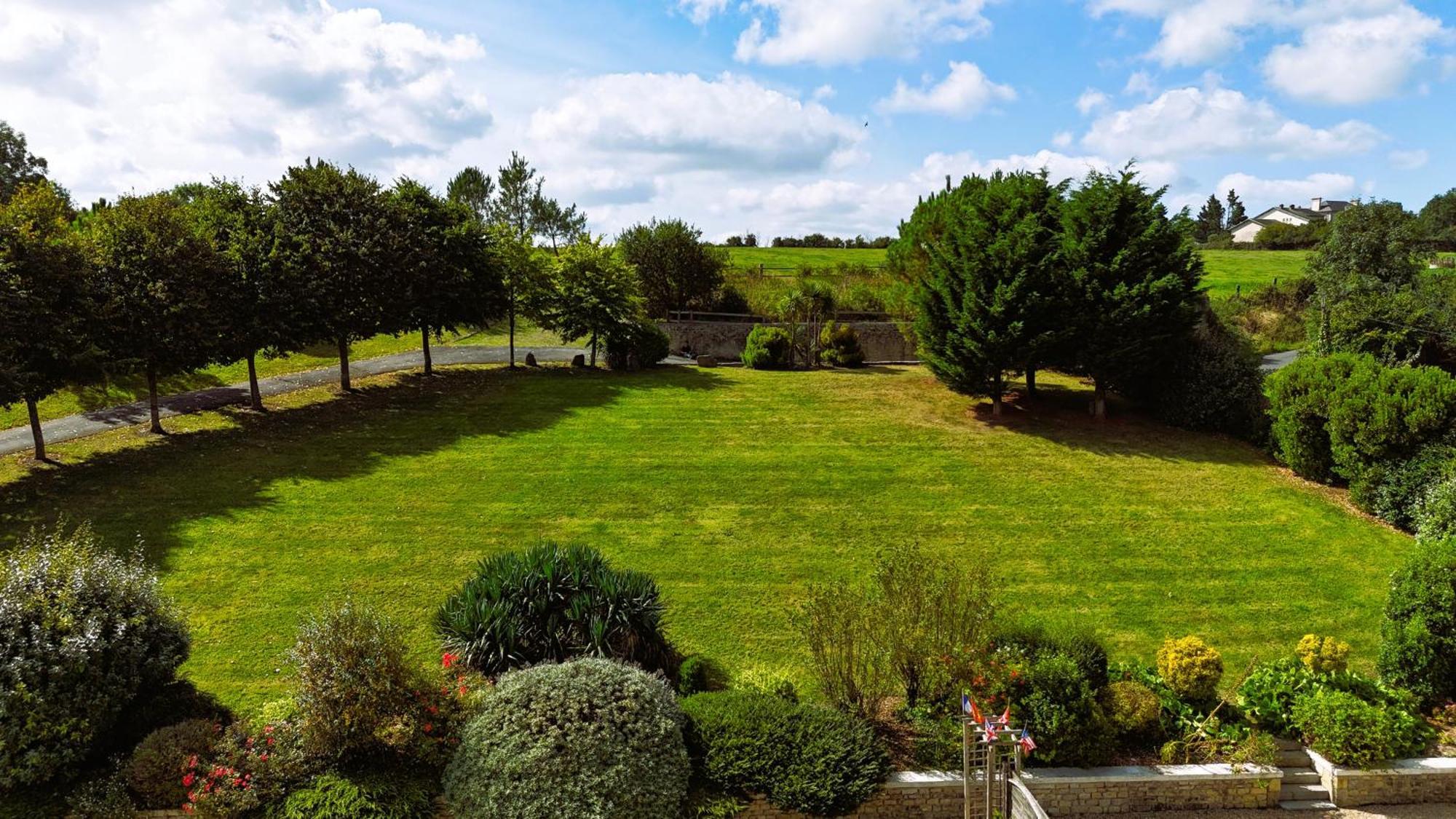 Le Domaine Des Roseraies Monfreville Luaran gambar